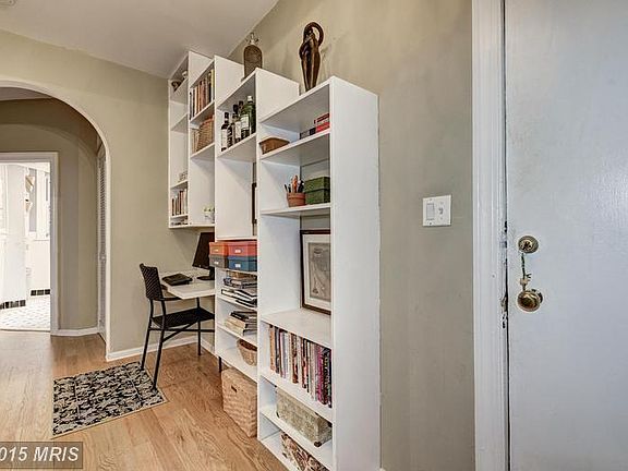 Entry Foyer/Gallery