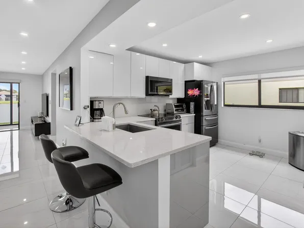 15401 Pembridge Avenue #15, Delray Beach, FL 33484