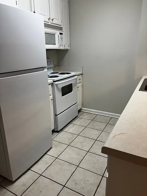 2 bed, 1.5 bath, 1008 sqft, $975 — Photo 2