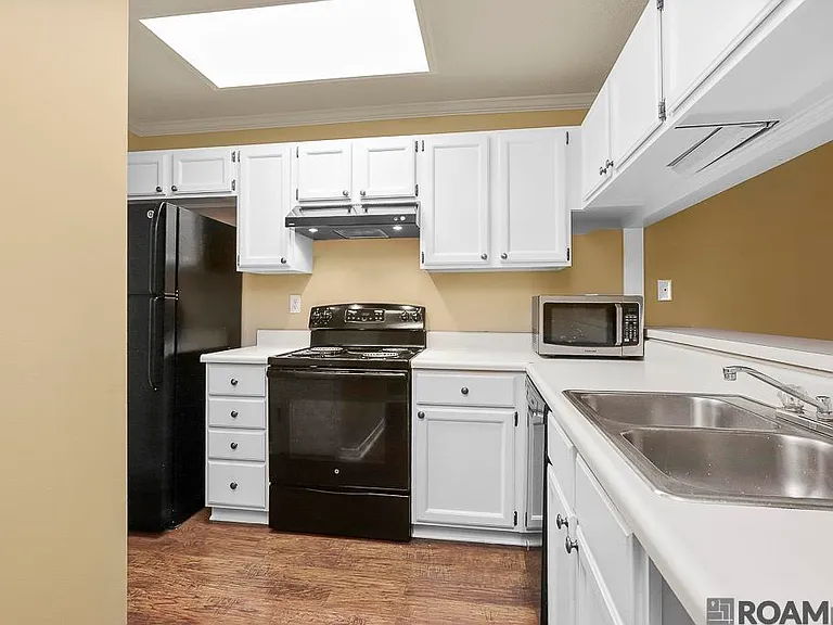 8500 Bluebonnet Blvd #22 — Photo 3