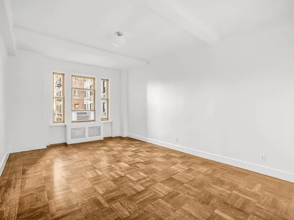 24 Fifth Avenue image 2 of 18