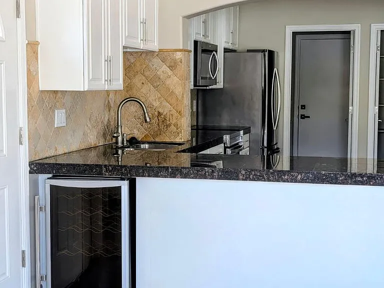 1016 W Manhatton Dr — Photo 4