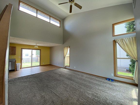 3rd image of 721 Redwood Ct