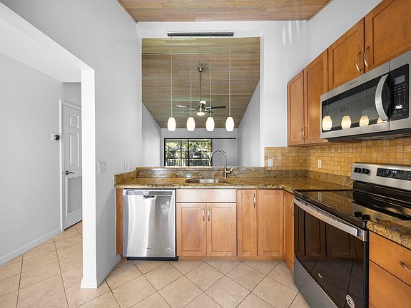 5th image of 3939 NE 5th Avenue #B206