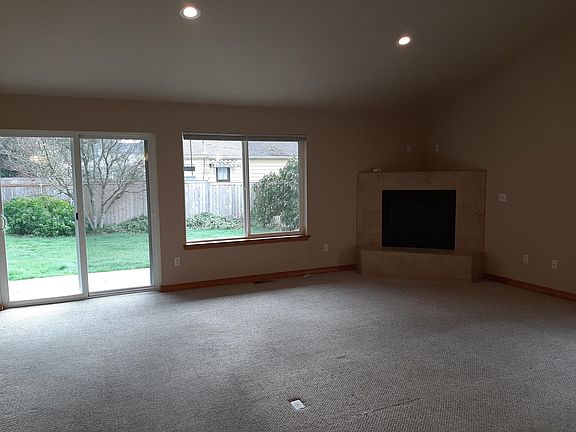 3rd image of 1410 Puget St NE