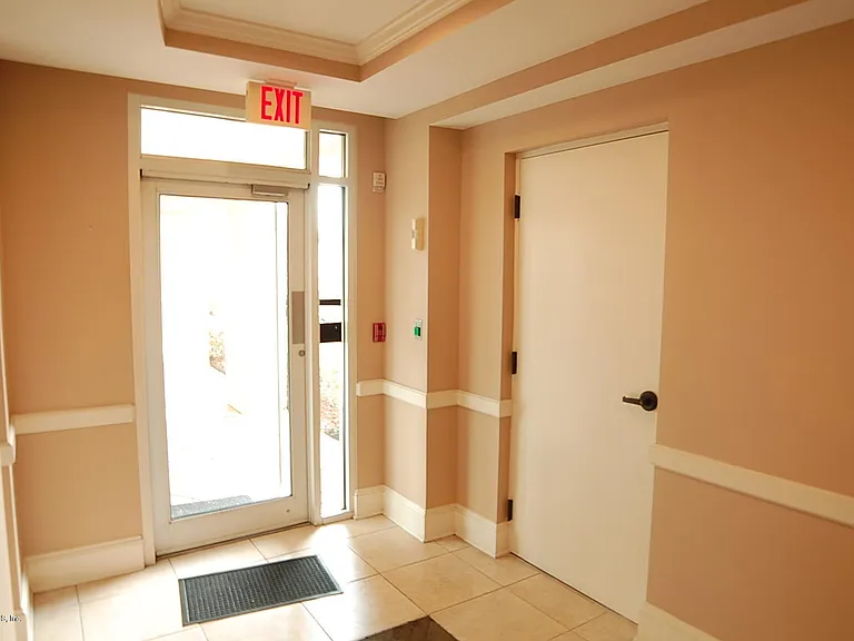 525 3rd St N #304 — Photo 36