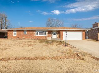 107 Park St, Brighton, IL 62012