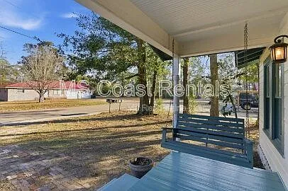 20 Martha Ave — Photo 3