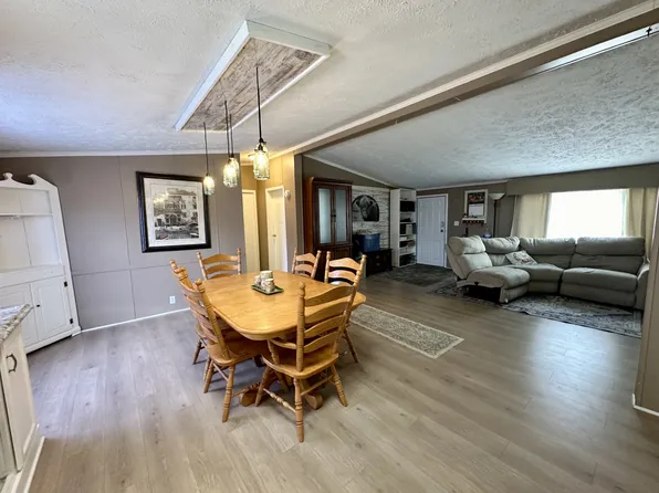 9695 Hathaway Dr #178, Northville, MI 48167