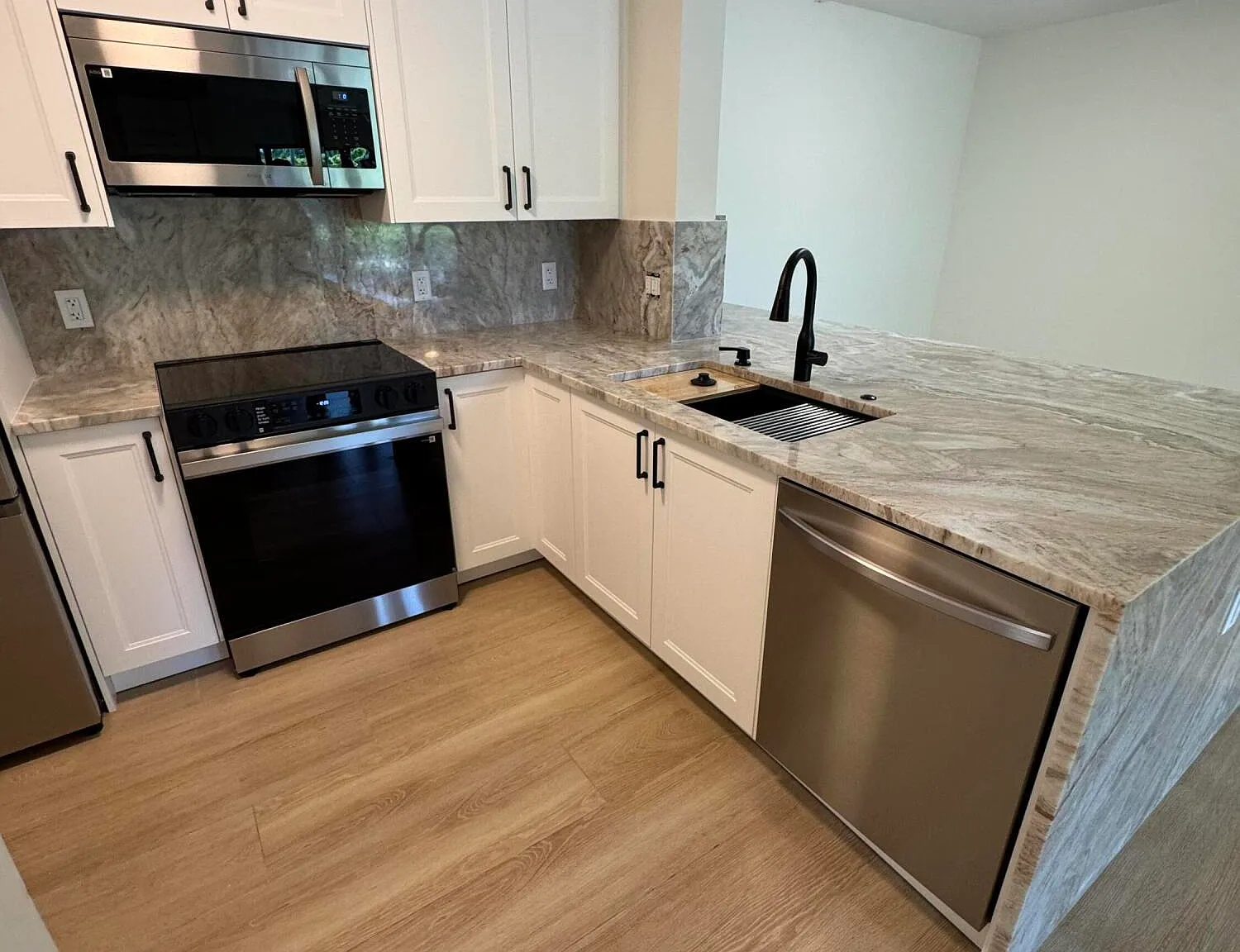 2 bed, 2.0 bath, 1005 sqft, $2,700 — Photo 4