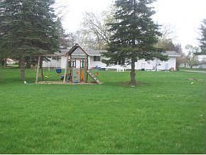 4th image of 440 E Mount Morris Ave