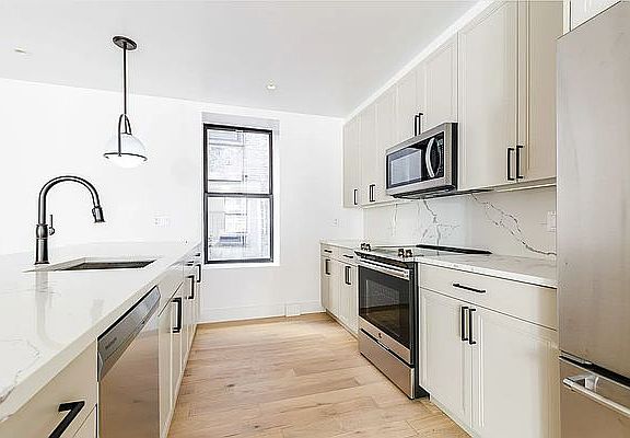3rd image of 230 W 97th St APT 7B
