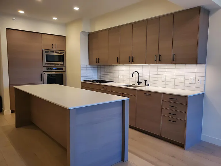 1598 Bay St #300 — Photo 4