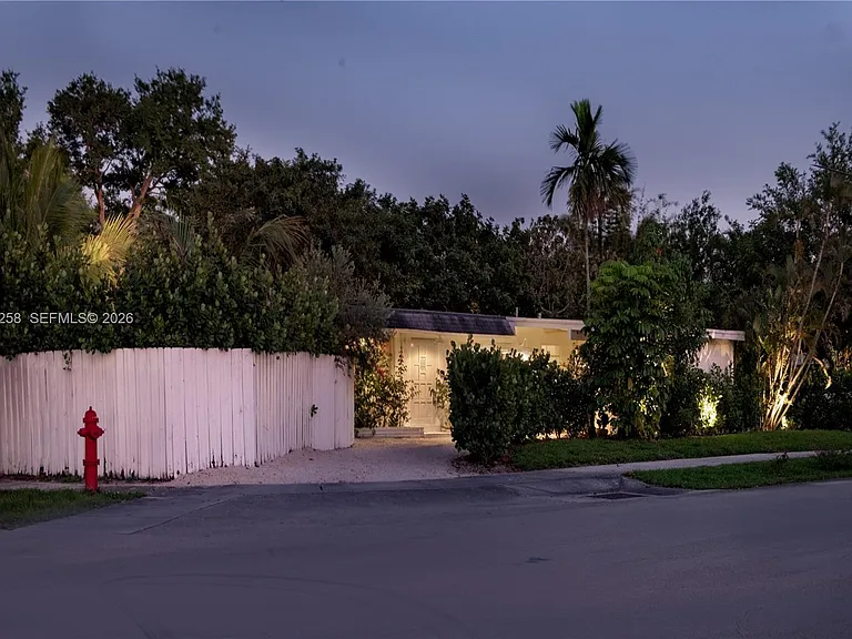 3138 SW 15th St — Photo 38