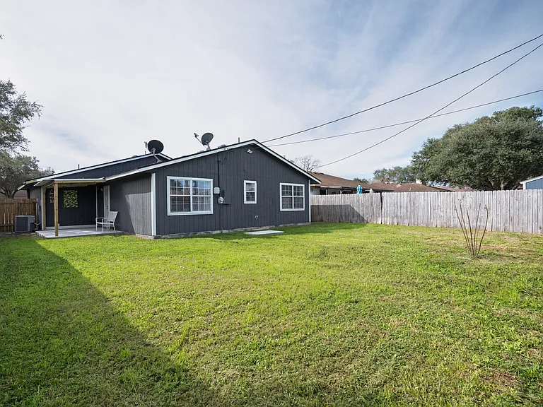 11934 Hearn Rd — Photo 19