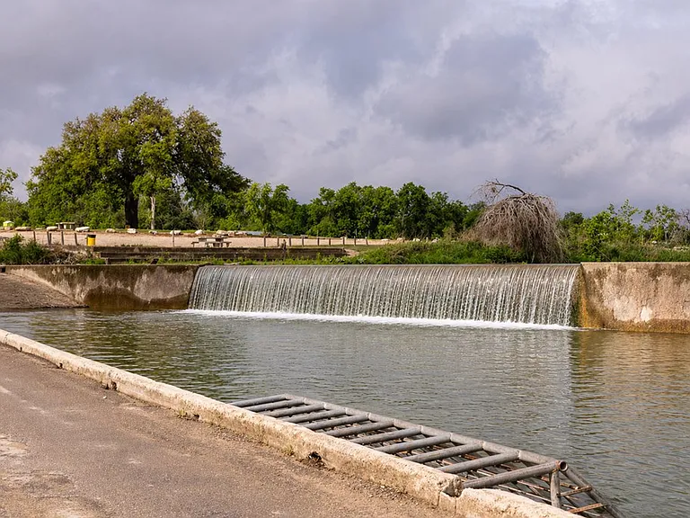 123 FM 480 — Photo 46