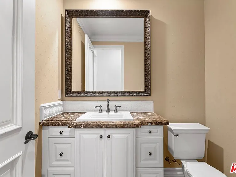 7391 Coastal View Dr — Photo 12