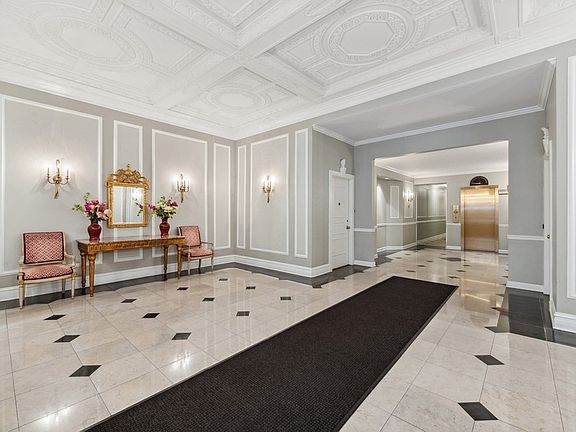 3rd image of 415 W Aldine Ave APT 6B