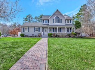 10 Tall Oaks Court, Manorville, NY 11949