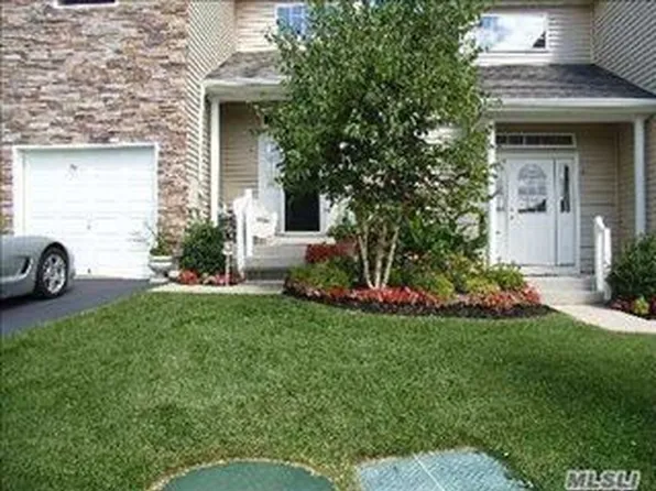 15 Mohannis Way, Kings Park, NY 11754