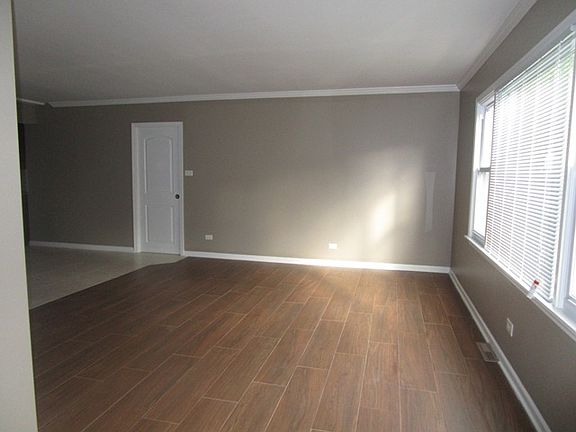 3rd image of 30 Glenwood Dr
