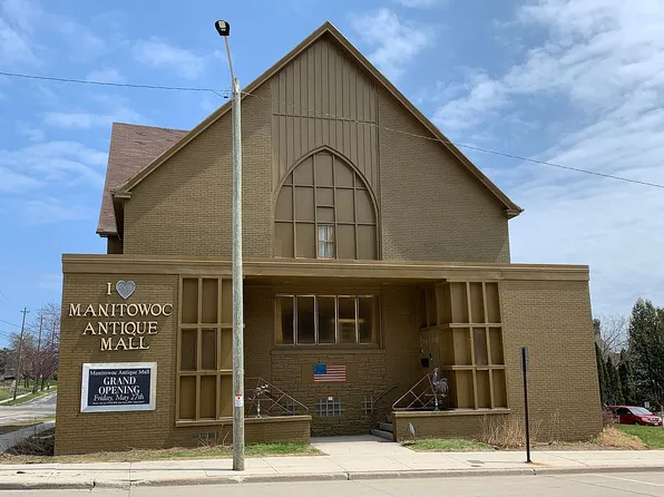 435 N 8th St, Manitowoc, WI 54220