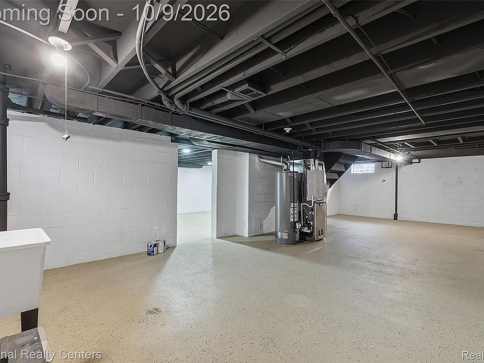 2403 Crooks Rd, photo 26