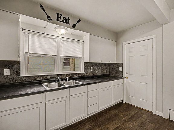4th image of 160 Goguac St W