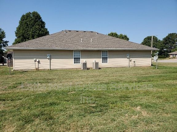 2nd image of 213 NW Parker Dr