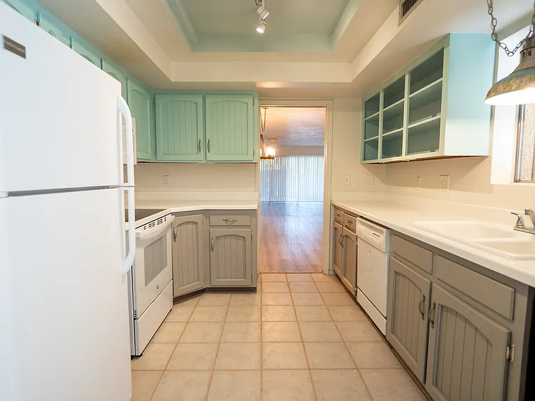 558 N Dodge Blvd — Photo 8