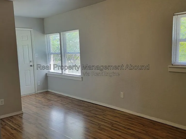 727 S Olympia Ave — Photo 13