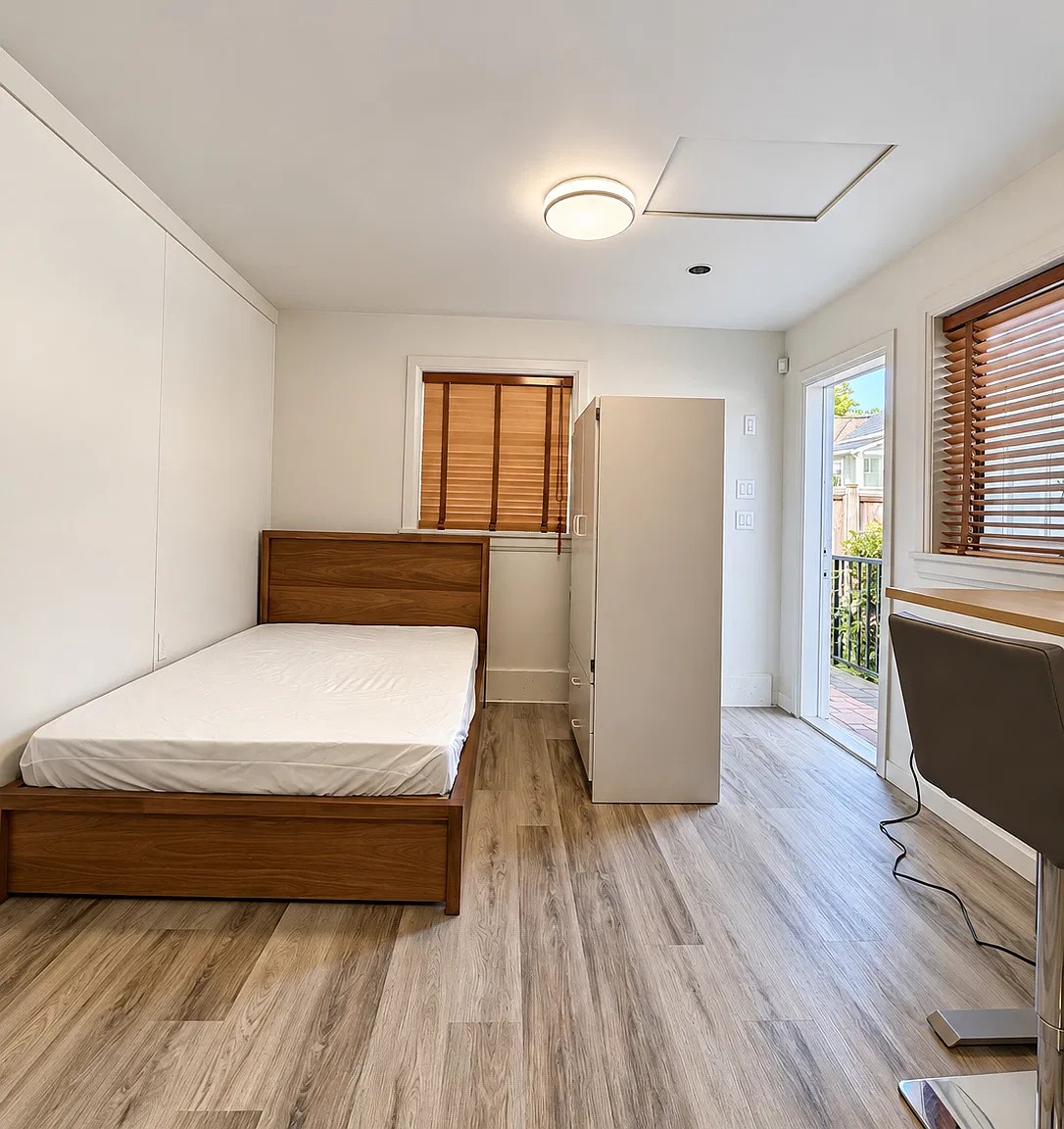 Studio, 450 sqft, $1,299 — Photo 4