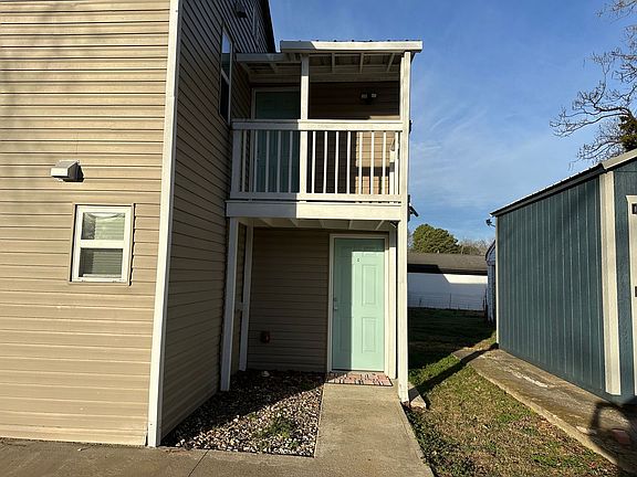 3rd image of 709 E 6th St