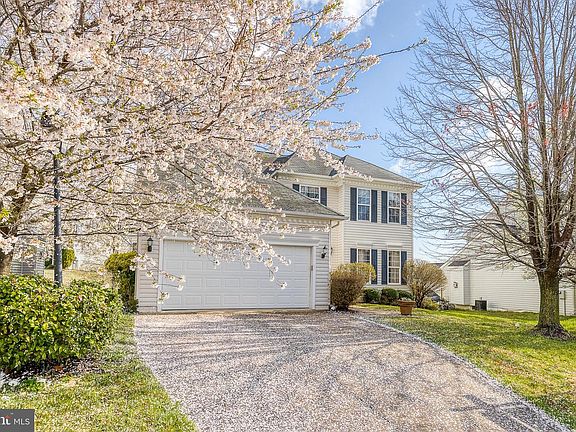 3rd image of 26 Newbury Dr