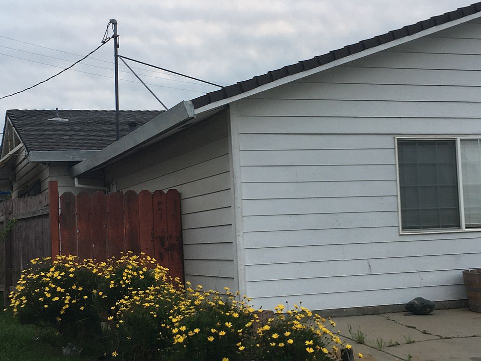 2nd image of 1587 Hickory Ln