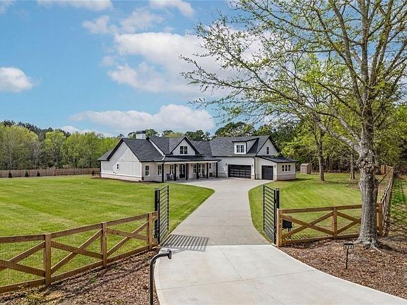 3rd image of 825 Arch Tanner Rd
