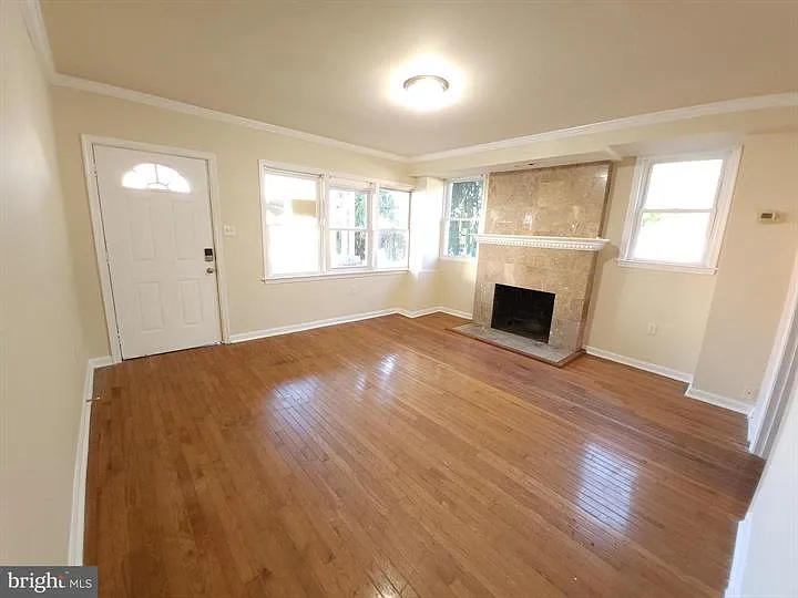 5023 Emo St — Photo 5
