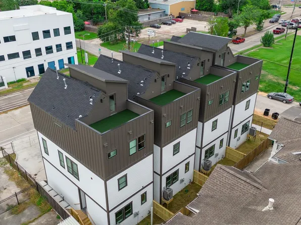 2426 Ella Blvd, Houston, TX 77008