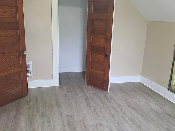 4th image of 220 Hamilton Ave