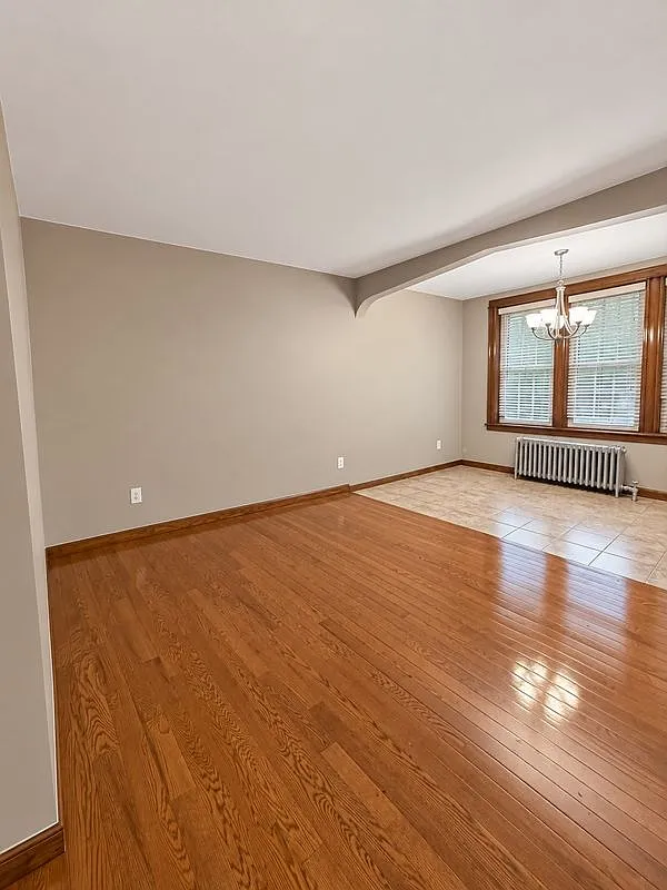 3 bed, 1.0 bath, 1208 sqft, $1,950 — Photo 2