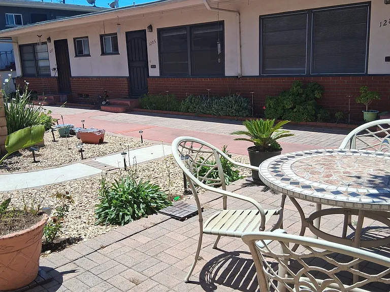 1285 Robinson Ave — Photo 6