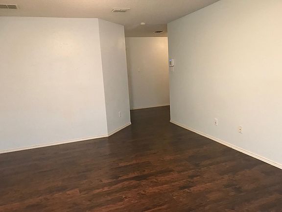 4th image of 2701 Margaret Ln