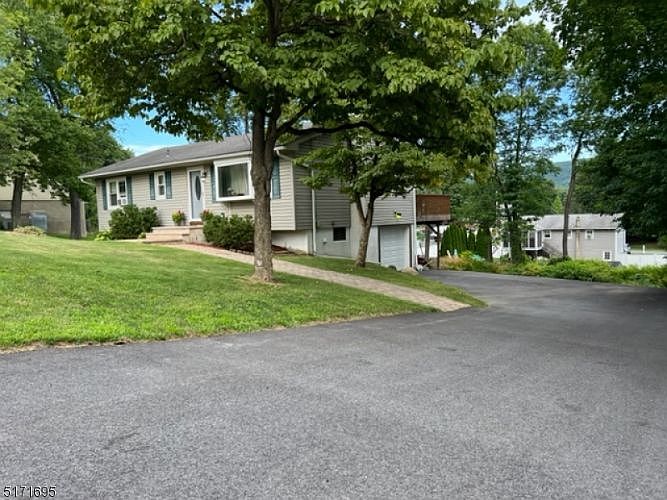 1st image of 22 Hillside Dr