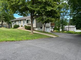 22 Hillside Dr, Hamburg, NJ 07419