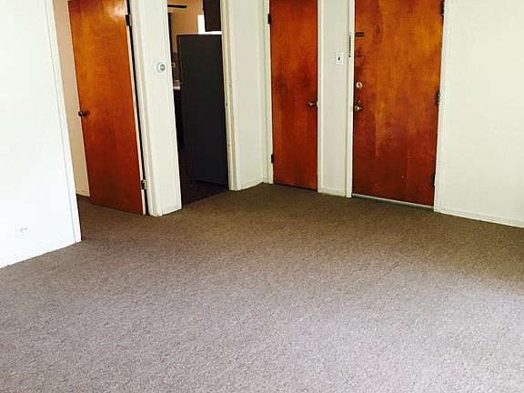 3rd image of 7954 S Wolcott Ave #Gound