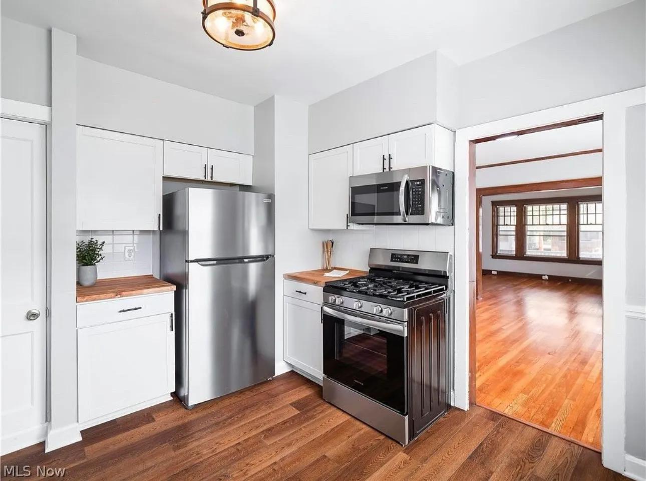 10219 Joan Ave — Photo 4