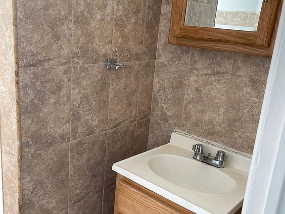 3rd image of 1342 Saint Lawrence Ave #2C
