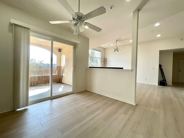 100 N River Cir N #304 — Photo 4