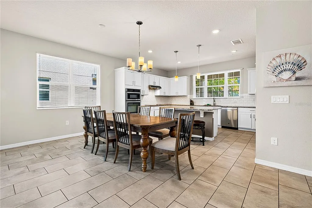 4 bed, 2.5 bath, 1831 sqft, $3,200 — Photo 3