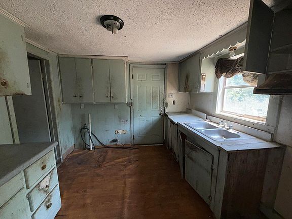 5th image of 131 Wheat St